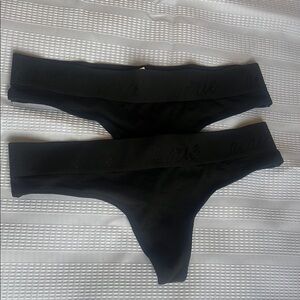 2 pair aerie Black Thong Set